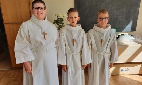 Première communion pour 3 enfants