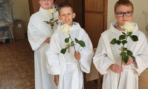 Première communion pour 3 enfants