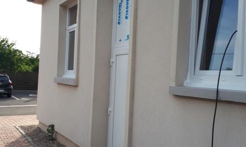 NOUVELLES FENETRES ET PORTES POUR LA CHAPELLE