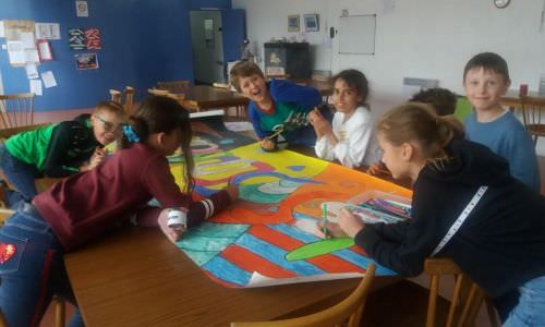 Les Scoubidous s’adonnent à la peinture