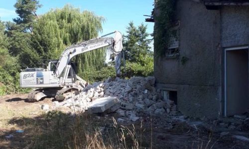 DÉMOLITION DE L'ANCIENNE MAISON DU GARDE BARRIERES