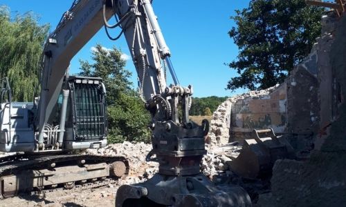 DÉMOLITION DE L'ANCIENNE MAISON DU GARDE BARRIERES