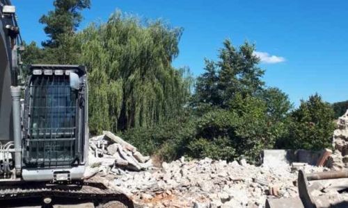 DÉMOLITION DE L'ANCIENNE MAISON DU GARDE BARRIERES