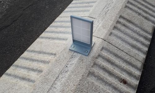 REFLECTEURS SOUPLES SUR LE TERRE PLEIN CENTRAL REFLECTEURS SOUPLES SUR LE TERRE PLEIN CENTRAL