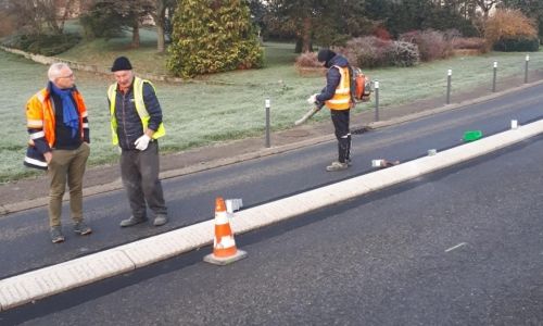 REFLECTEURS SOUPLES SUR LE TERRE PLEIN CENTRAL REFLECTEURS SOUPLES SUR LE TERRE PLEIN CENTRAL