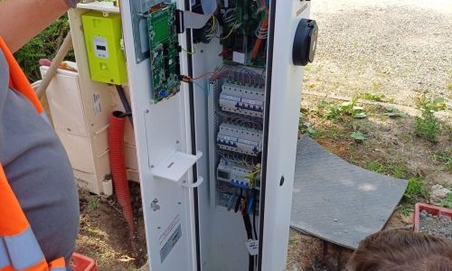 Borne de rechargement électrique