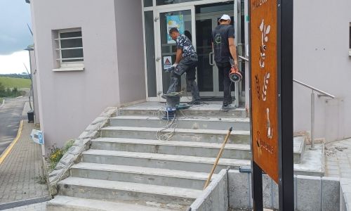 Restauration des escaliers menant à la salle polyvalente