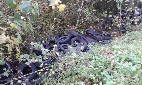 Dépôt sauvage de pneus Dépôt sauvage de pneus