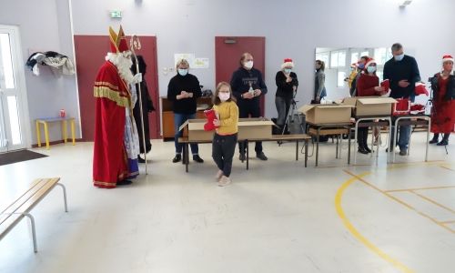 BEL ACCUEIL DE SAINT NICOLAS A L'ECOLE