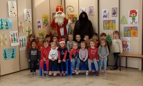 BEL ACCUEIL DE SAINT NICOLAS A L'ECOLE