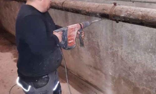 ENTRETIEN DANS LA CAVE DE L'EGLISE