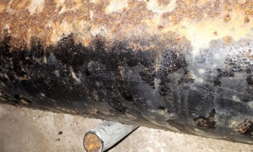 ENTRETIEN DANS LA CAVE DE L'EGLISE