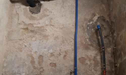 ENTRETIEN DANS LA CAVE DE L'EGLISE