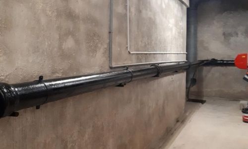 ENTRETIEN DANS LA CAVE DE L'EGLISE